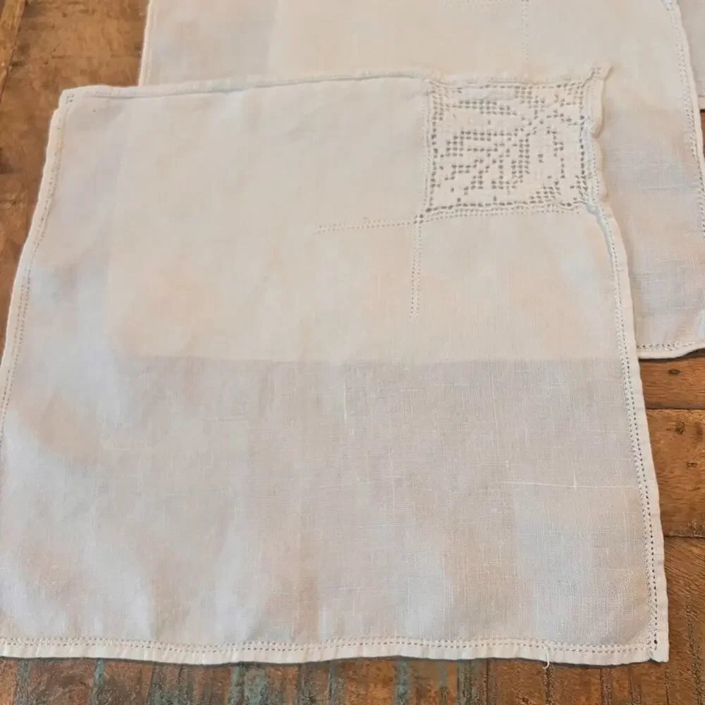 Vintage Napkin Set of 4 10 x 10.5
